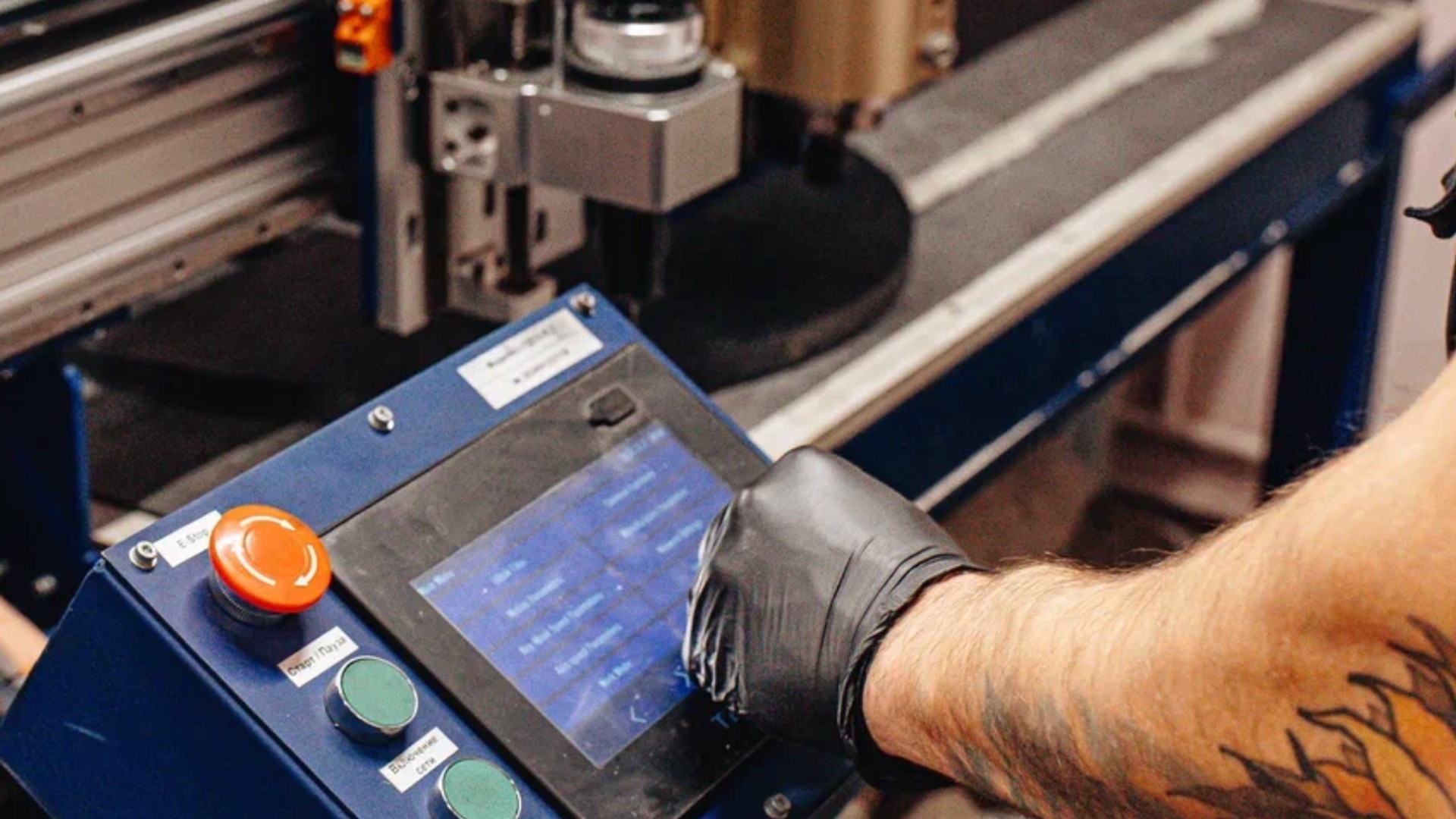 Резка и раскрой листовых резин и рулонных материалов